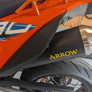 ARROW / アロー KTM 690 smc r / Enduro 2019- Race Tech Dark アルミエキゾースト スリップオンマフラー リンクパイプ付きの画像1