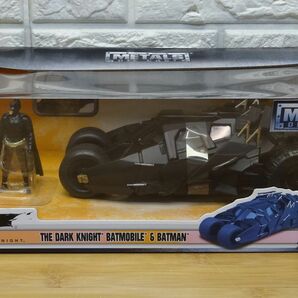 未開封品 JADA TOYS THE DARK KNIGHT BATMOBILE & BATMAN バットモービル&バットマン フィギュアの画像1