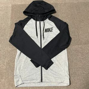 NIKE パーカーSサイズ