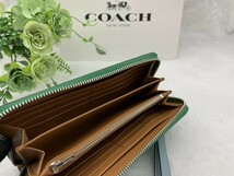 コーチ COACH 長財布 財布 グリーン エンボス レザー ストラップ付き ロング ジップ ホースキャリッジ 馬車 新品 ファッション C5889 C225_画像8