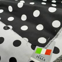 イタリア製コットン リバーシブル生地 高級婦人服地Black×White ドット 水玉 広幅 150cm×2.5m 0416-311(6)_画像1