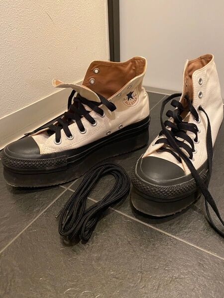 2025年巳年セール レア 可愛い 厚底converse 白 25年ほど前に購入 靴紐(丸型、平型の2本付き