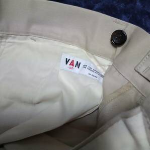  VAN JAC  店舗限定 尾錠付きVANロゴノータックチノパンツ ベージュ L  新品未使用   トラディショナルの画像5