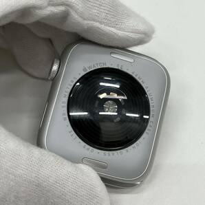 B225【ジャンク品】/ Apple Watch SE MNQ23J/A 第2世代 シルバー アルミニウム 44mm ホワイトスポーツバンド GPSモデル Cellularの画像6