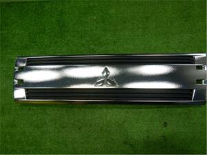 Mitsubishi Genuine Minicab 《 U62T 》 フロントGrille 7405A293 P22000-24002318