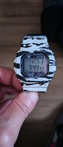 CASIO G-SHOCK デジタル 稼働品 gw-m5610bw 中古品