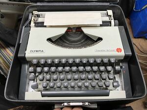  typewriter OLYMPIA traveller de Luxeo Lynn Piaa Showa Retro antique retro details unknown Brother case attaching 