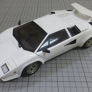 AUTO-art 1/18 Lamborghini Countach LP5000S 1982 (ホワイト）の画像4