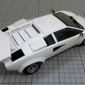 AUTO-art 1/18 Lamborghini Countach LP5000S 1982 (ホワイト）の画像3