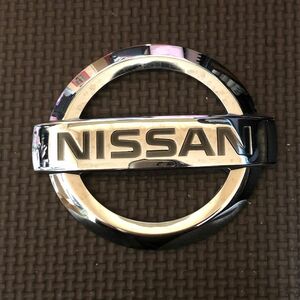 日産純正　 バックドア エンブレム　中古品