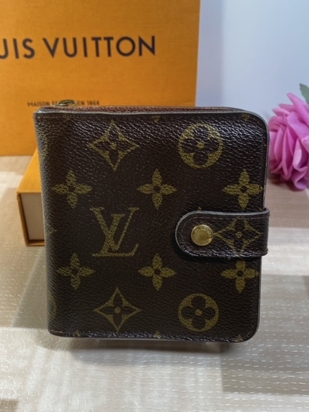 LOUIS VUITTON/ルイヴィトン モノグラム　コンパクトジップ 二つ折り　財布　M61667　中古　送料無料　匿名発送