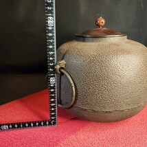 茶道具 茶釜 鉄釜 アンティーク 風炉釜 丸窯 釜 鉄製 釜師 長期保存品 風炉 茶道 旧家 蔵出し品 うぶ出し 収集品 放出品 裏千家 表千家 _画像6