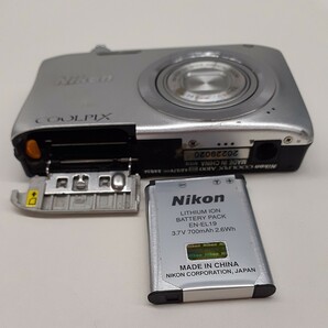Nikon ニコン COOLPIX A100 クールピクス コンパクトデジタルカメラ シルバー バッテリー充電切れ動作未確認ジャンク品 まの画像8