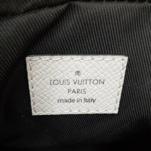 Louis Vuitton ルイヴィトン タイガラマ モノグラム バムバッグ FO2270 ホワイト系 ボディバッグ 箱 保存袋付き　エ_画像9