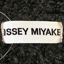 イッセイミヤケ ISSEYMIYAKE サイズM - 黒 レディース 長袖/冬 コート_画像3