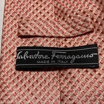 サルバトーレフェラガモ SalvatoreFerragamo - ピンク×ライトピンク メンズ チェック柄 ネクタイ_画像3