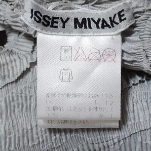 イッセイミヤケ ISSEYMIYAKE 長袖シャツブラウス サイズM - グレー レディース プリーツ トップスの画像5