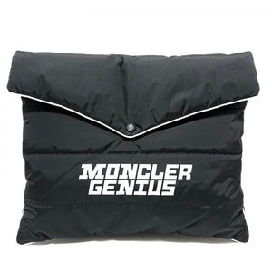モンクレール MONCLER クラッチバッグ - ナイロン 黒×白 新品同様 バッグ