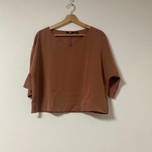 『UNIQLO』★テラコッタ色 カットソー★ プルオーバーテロンとした素材