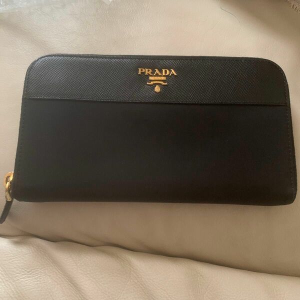 PRADA 長財布