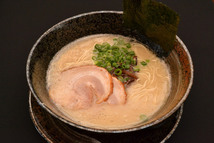 New 　大人気　九州仕立て 即席ラーメン とんこつ味 液体スープ付き コクのあるスープ 絶品 おすすめ これは旨い 全国送料無料4278_画像3