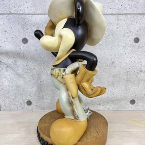 【 希少 !!】Disney ディズニー TWO GUN MICKEY 二丁拳銃 ミッキー ビッグサイズ 置物 人形 高さ約54cm（台座含む）重さ約7kgの画像3