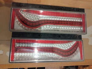 歌舞伎 隈取り 24V LED テールランプ レッド トラック テールライト コンビネーション シーケンシャル 　左右セット