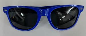 美品 即決 新品 送料無料■未使用■サングラス ブルーフレーム 青 スモークレンズ 2本 UV99%カット インボイス対応 ウエリントン 01