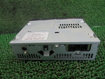 3FD5039 QN7)) 三菱 ミニキャブ U61V 後期型 純正 ラジオ　8701A229_画像3