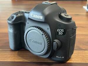 EOS 5D Mark III ボディ 4382ショット　美品　純正バッテリーグリップ　その他おまけ付き　防湿庫保管