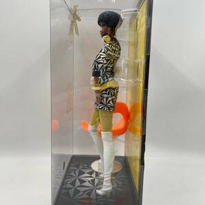 【★希少】Barbie バービー POPLIFE 人形 玩具 Pop Life Barbie Doll African American Gold Label 2009 Limited Editionの画像3