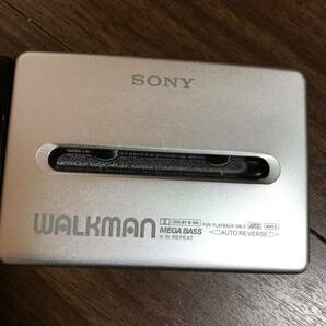 4.17 SONY WALKMAN ウォークマン AUTO REVERSE RECORDING RADIO CASSETTE-CORDER WM-GX677 通電不可ジャンクの画像3