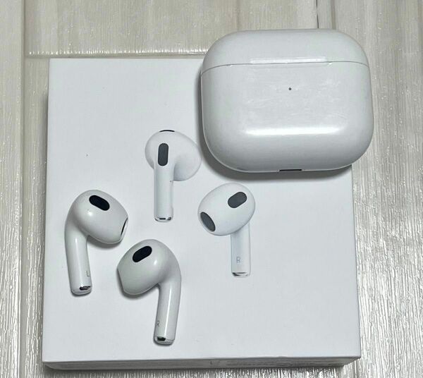 AirPods（第3世代） MME73J/A (ケーブル付き)