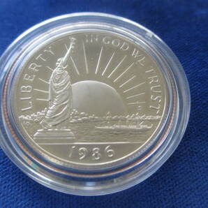 1986年 アメリカ リバティ銀貨セット ケース付き 保証書ナシ 1ドル銀貨 50セント銀貨の画像3