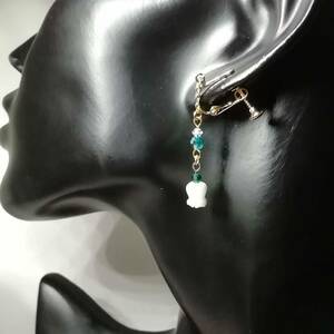 * mother ob pearl ..... hand made earrings *....* green *.* Swarovski * on goods * gorgeous * short .* Gold * pearl 