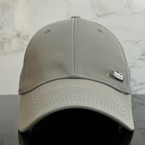 【未使用品】65D 上品★OAKLEYオークリー キャップ 帽子 CAP 上品で高級感のあるグレーの伸縮素材にメタル製ロゴ《伸縮前56㎝～59㎝位迄》の画像2
