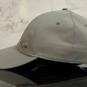 【未使用品】65D 上品★OAKLEYオークリー キャップ 帽子 CAP 上品で高級感のあるグレーの伸縮素材にメタル製ロゴ《伸縮前56㎝～59㎝位迄》の画像4