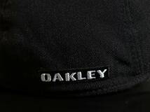 【未使用品】50F★OAKLEY オークリー キャップ 帽子 CAP 上品で高級感のあるブラックの伸縮素材にメタル製ロゴ♪《伸縮前61㎝～63㎝位迄》_画像7