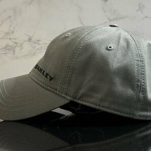 【未使用品】306KD 上品★OAKLEY オークリー キャップ 帽子 CAP 上品で高級感のあるグレーのコットン素材にブラックロゴ♪《FREEサイズ》の画像3