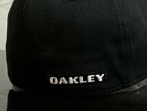 【未使用品】44B クール★OAKLEY オークリー キャップ 帽子CAP クールなシマ柄とブラックの伸縮素材にメタルピン《伸縮前57㎝～60㎝位迄》_画像8