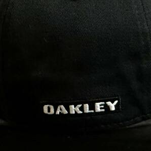 【未使用品】51F クール★OAKLEY オークリー キャップ 帽子CAP クールなシマ柄とブラックの伸縮素材にメタルピン《伸縮前57㎝～60㎝位迄》の画像8