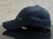 【未使用品】301KC★OAKLEY オークリー キャップ 帽子 上品で高級感のあるネイビーの伸縮素材にメタル製ロゴ♪《伸縮前58㎝～61㎝位迄》_画像3