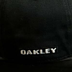 【未使用品】51F クール★OAKLEY オークリー キャップ 帽子CAP クールなシマ柄とブラックの伸縮素材にメタルピン《伸縮前59㎝～62㎝位迄》の画像8