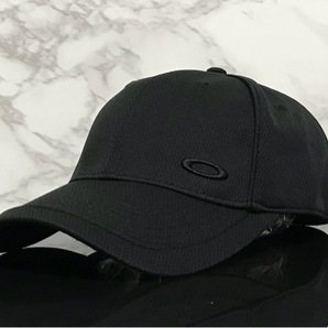 【未使用品】66A★OAKLEY オークリー スポーツキャップ 帽子 CAP 上品で高級感のあるデザインのブラック伸縮素材《伸縮前61㎝～63㎝位迄》の画像1