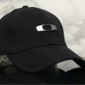 【未使用品】63A★OAKLEY オークリー キャップ 帽子 CAP 上品で高級感のあるブラックの伸縮素材にメタル製ロゴ♪《伸縮前60㎝～63㎝位迄》の画像2