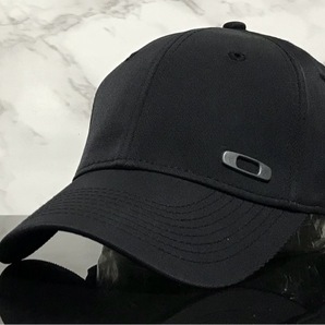 【未使用品】47B★OAKLEY オークリー キャップ 帽子 CAP 上品で高級感のあるブラックの伸縮素材にメタル製ロゴ♪《伸縮前56㎝～59㎝位迄》の画像1