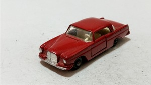 * Matchbox Mercedes Benz 220SE* regular wheel 