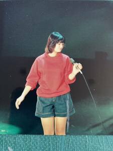 [ ultra rare ] Kawai Naoko photograph red futoshi .80 period idol Showa era star 
