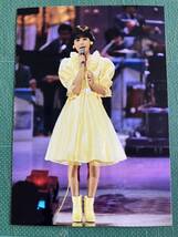 【レア】 松田聖子　写真　黄ドレス　スレンダー　細い脚　昭和タレント　80年代アイドル_画像1