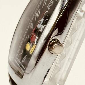 稼働品 Disney ディズニー ミッキーマウス 腕時計 クォーツ 黒文字盤の画像4